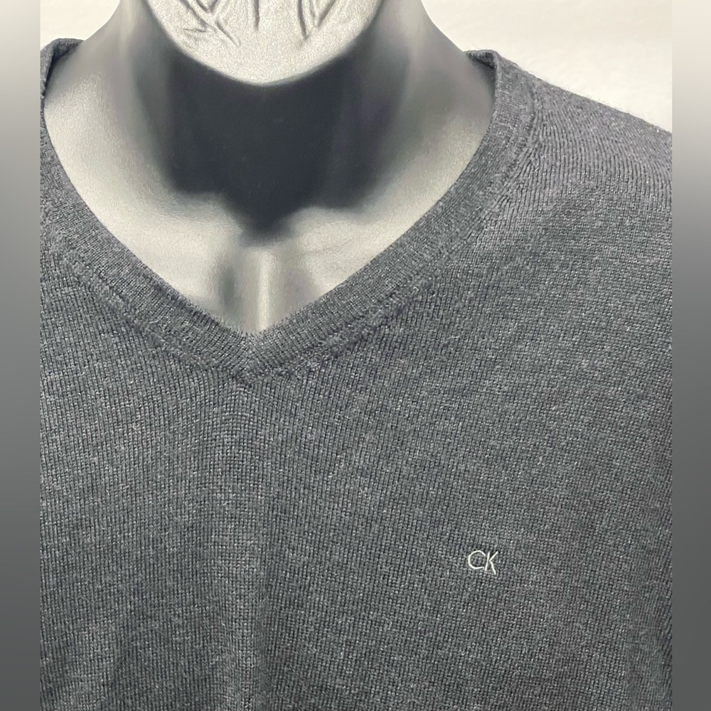 Calvin Klein Italian Merino Wool V- neck Sweater in excellent condition. Size XL